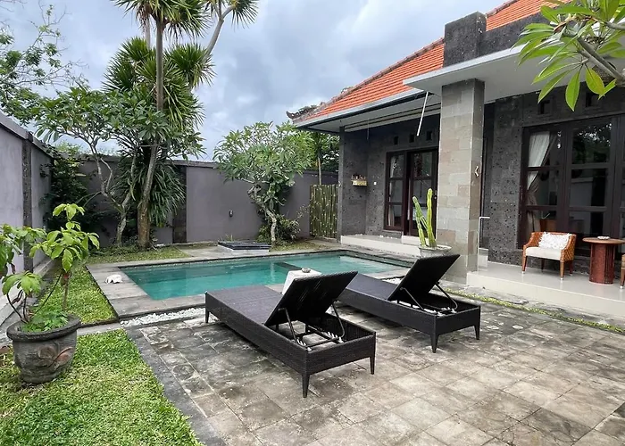 Spacious House With Private Pool And Garden Ferienhaus