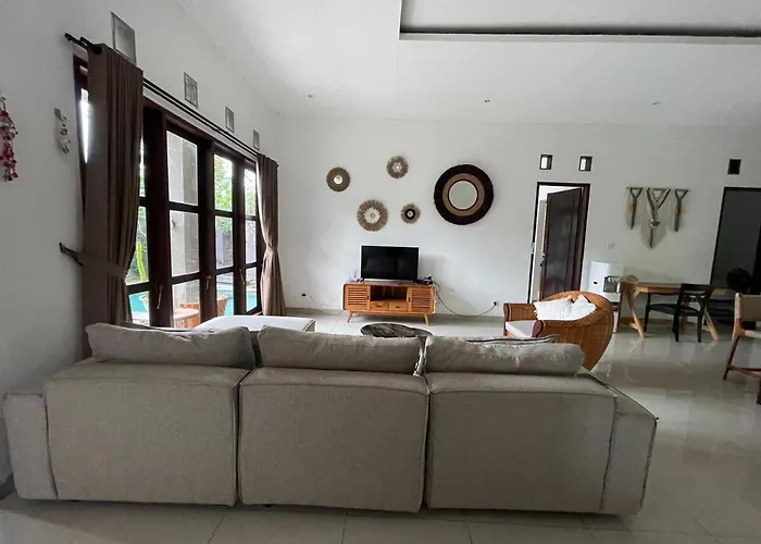 Spacious House With Private Pool And Garden Ferienhaus *