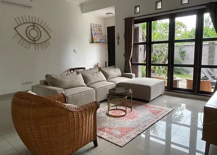 Ferienhaus Spacious House With Private Pool And Garden