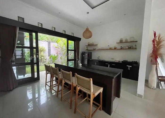 Spacious House With Private Pool And Garden