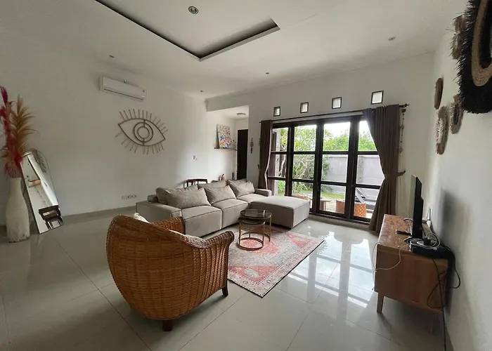 Spacious House With Private Pool And Garden Ferienhaus *