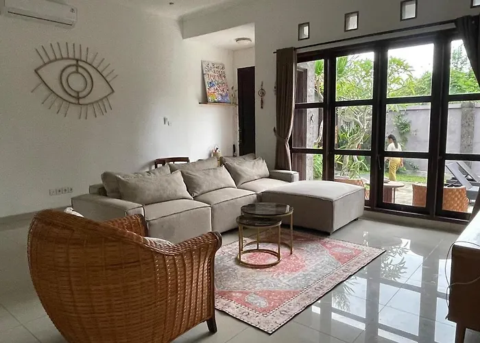 Spacious House With Private Pool And Garden *